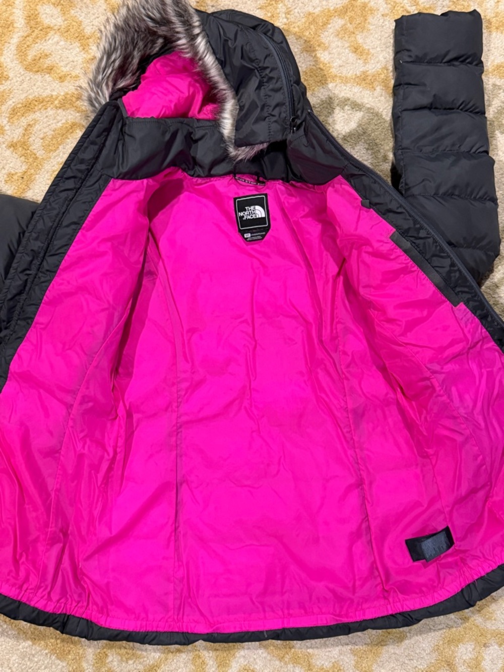 The North Face Women's Gray Puffer Jacket 550 Pink Lining and Faux Fur Hood - S - Picture 9 of 12